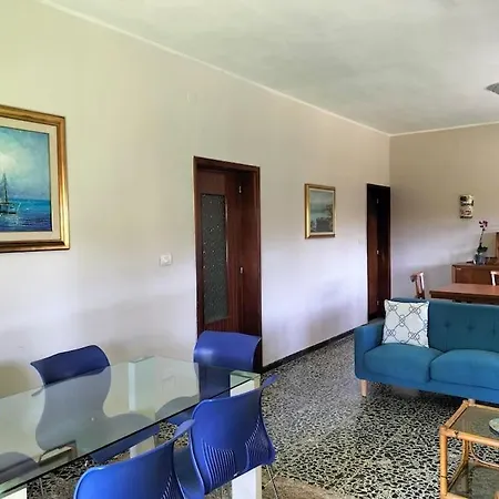 Casa Gialla Intero Alloggio Piano Terra Quartu Sant Elena Holiday home Sant'Andrea (Sardinia)