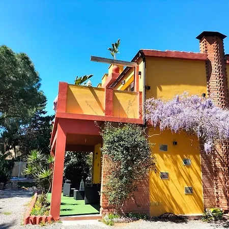 Ferienhaus Casa Gialla Intero Piano Terra Quartu Sant Elena Sant'Andrea (Sardinia)