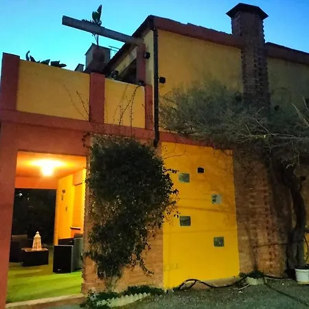 Casa Gialla Intero Piano Terra Quartu Sant Elena * Sant'Andrea (Sardinia)