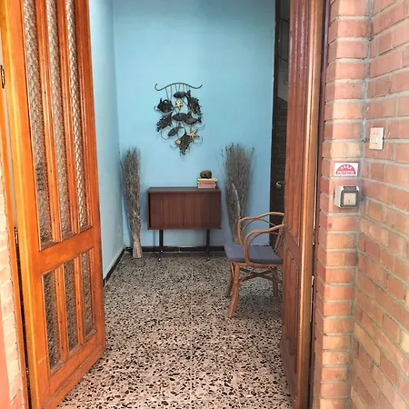 Casa Gialla Intero Piano Terra Quartu Sant Elena * Sant'Andrea (Sardinia)