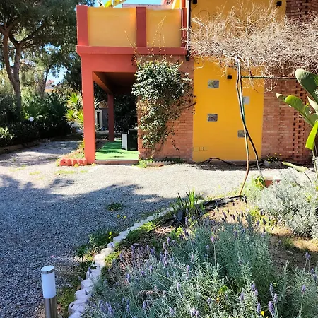 Holiday home Casa Gialla Intero Alloggio Piano Terra Quartu Sant Elena *